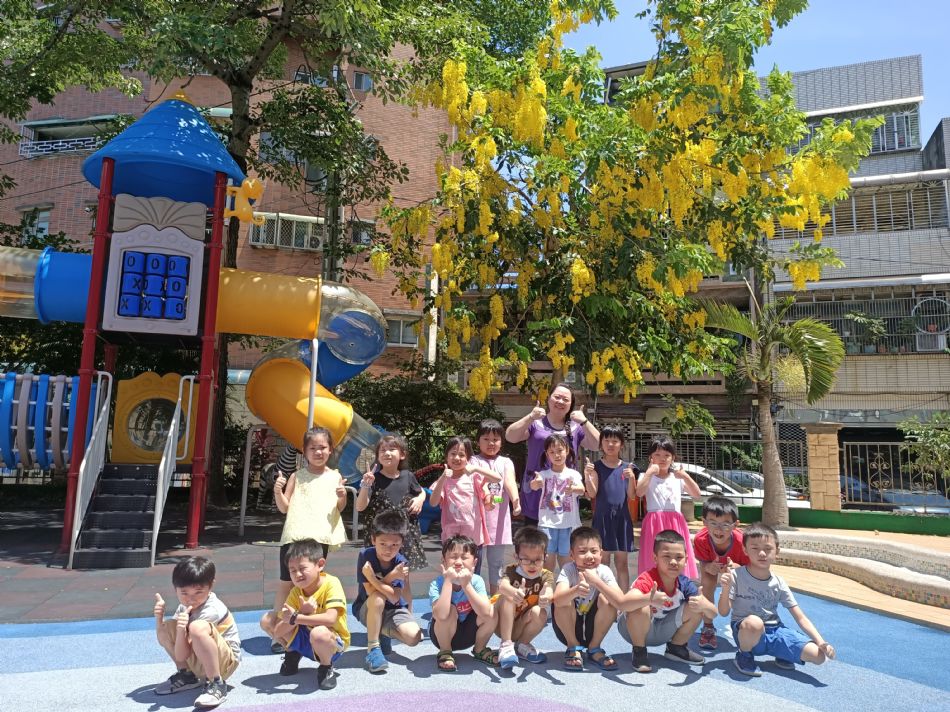 文件 : <FONT COLOR='red'>(109.06.18) 校園大合照-2.JPG</FONT> <BR> 尺寸 : <FONT COLOR='blue'>950 × 712</FONT> 圖元 <BR> 格式 : <FONT COLOR='green'>jpg</FONT> <BR> 大小 : <FONT COLOR='green'> -- </FONT> KB