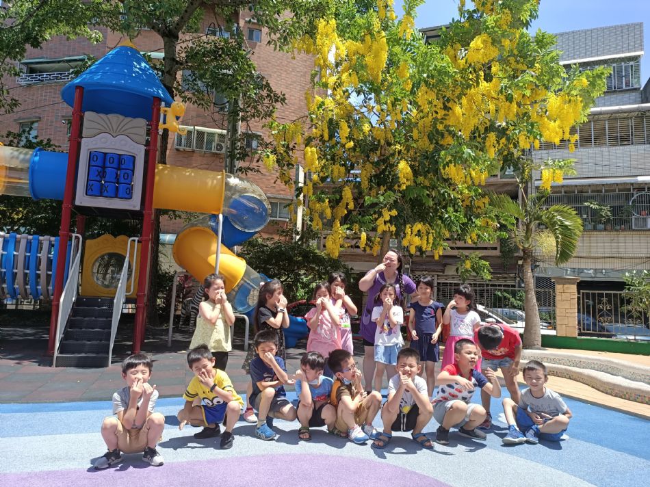 文件 : <FONT COLOR='red'>(109.06.18) 校園大合照-3.JPG</FONT> <BR> 尺寸 : <FONT COLOR='blue'>950 × 712</FONT> 圖元 <BR> 格式 : <FONT COLOR='green'>jpg</FONT> <BR> 大小 : <FONT COLOR='green'> -- </FONT> KB