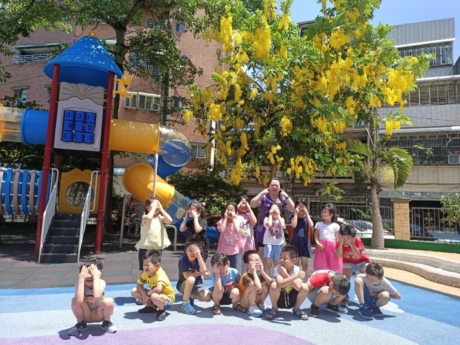 文件 : <FONT COLOR='red'>(109.06.18) 校園大合照-4.JPG</FONT> <BR> 尺寸 : <FONT COLOR='blue'>950 × 712</FONT> 圖元 <BR> 格式 : <FONT COLOR='green'>jpg</FONT> <BR> 大小 : <FONT COLOR='green'> -- </FONT> KB