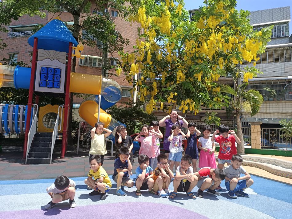 文件 : <FONT COLOR='red'>(109.06.18) 校園大合照-5.JPG</FONT> <BR> 尺寸 : <FONT COLOR='blue'>950 × 712</FONT> 圖元 <BR> 格式 : <FONT COLOR='green'>jpg</FONT> <BR> 大小 : <FONT COLOR='green'> -- </FONT> KB