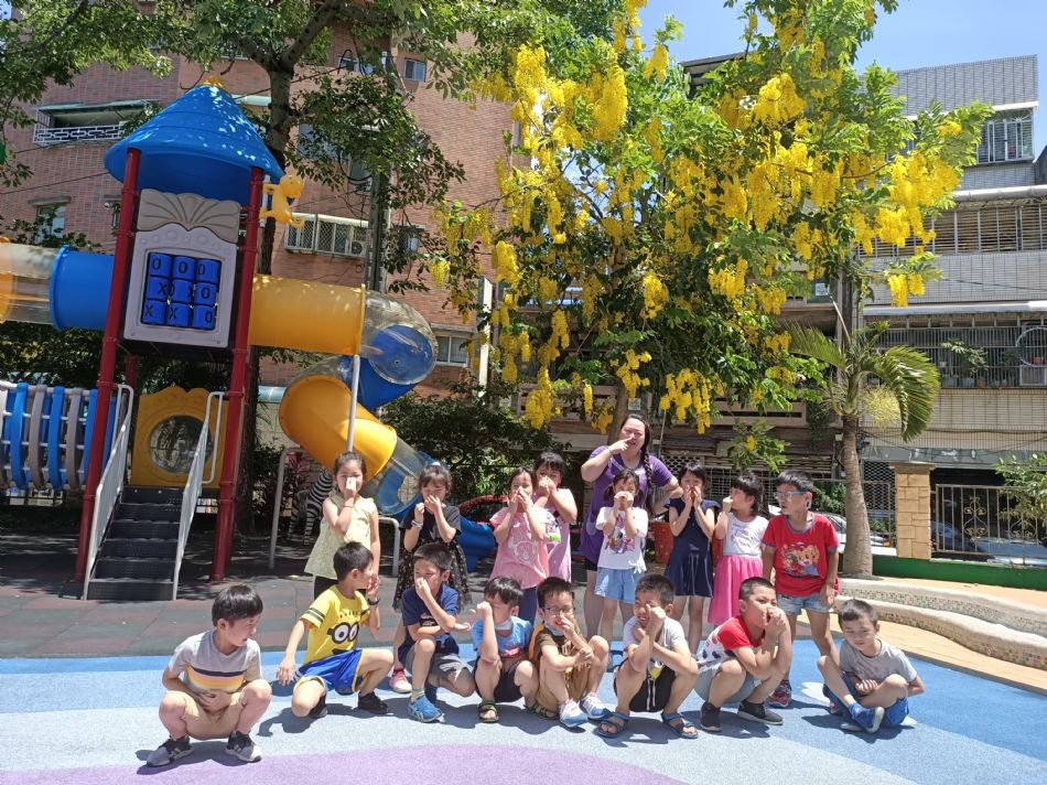 文件 : <FONT COLOR='red'>(109.06.18) 校園大合照-6.JPG</FONT> <BR> 尺寸 : <FONT COLOR='blue'>950 × 712</FONT> 圖元 <BR> 格式 : <FONT COLOR='green'>jpg</FONT> <BR> 大小 : <FONT COLOR='green'> -- </FONT> KB