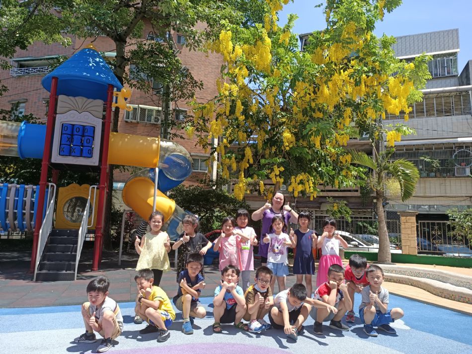 文件 : <FONT COLOR='red'>(109.06.18) 校園大合照-7.JPG</FONT> <BR> 尺寸 : <FONT COLOR='blue'>950 × 712</FONT> 圖元 <BR> 格式 : <FONT COLOR='green'>jpg</FONT> <BR> 大小 : <FONT COLOR='green'> -- </FONT> KB