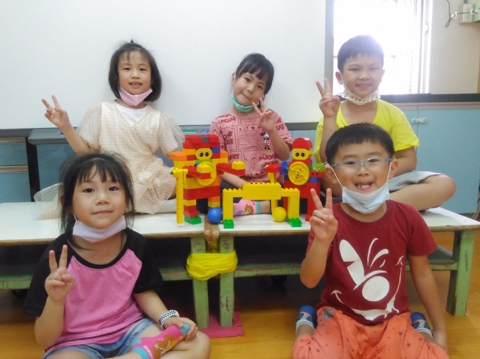 文件 : <FONT COLOR='red'>(109.05.15)樂高【曲棍球開幕賽】-3.JPG</FONT> <BR> 尺寸 : <FONT COLOR='blue'>950 × 712</FONT> 圖元 <BR> 格式 : <FONT COLOR='green'>jpg</FONT> <BR> 大小 : <FONT COLOR='green'> -- </FONT> KB