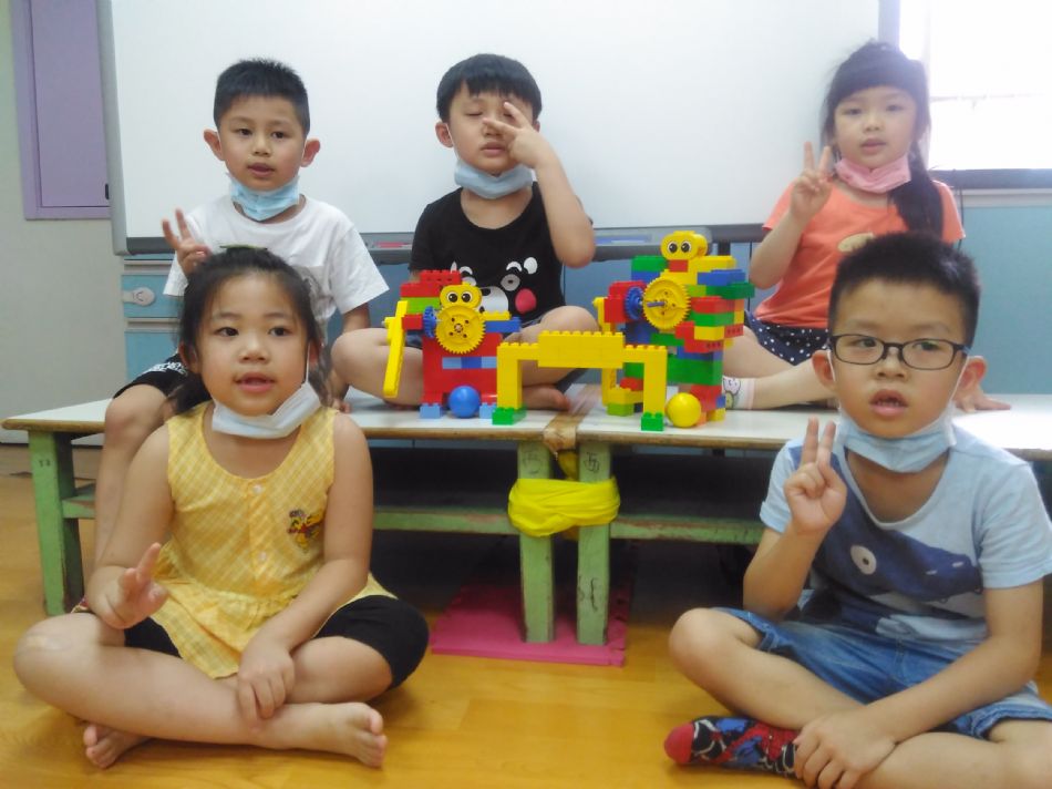 文件 : <FONT COLOR='red'>(109.05.15)樂高【曲棍球開幕賽】-1.JPG</FONT> <BR> 尺寸 : <FONT COLOR='blue'>950 × 712</FONT> 圖元 <BR> 格式 : <FONT COLOR='green'>jpg</FONT> <BR> 大小 : <FONT COLOR='green'> -- </FONT> KB