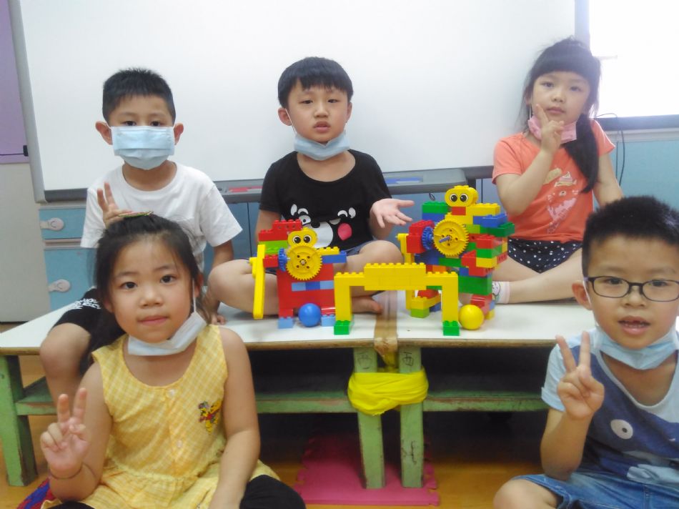 文件 : <FONT COLOR='red'>(109.05.15)樂高【曲棍球開幕賽】-2.JPG</FONT> <BR> 尺寸 : <FONT COLOR='blue'>950 × 712</FONT> 圖元 <BR> 格式 : <FONT COLOR='green'>jpg</FONT> <BR> 大小 : <FONT COLOR='green'> -- </FONT> KB