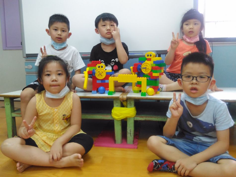 文件 : <FONT COLOR='red'>(109.05.15)樂高【曲棍球開幕賽】-4.JPG</FONT> <BR> 尺寸 : <FONT COLOR='blue'>950 × 712</FONT> 圖元 <BR> 格式 : <FONT COLOR='green'>jpg</FONT> <BR> 大小 : <FONT COLOR='green'> -- </FONT> KB