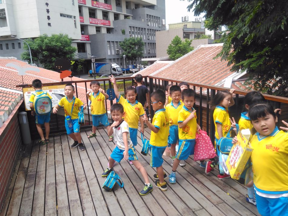 文件 : <FONT COLOR='red'>(108.08.16)壢小故事森林.JPG</FONT> <BR> 尺寸 : <FONT COLOR='blue'>950 × 712</FONT> 圖元 <BR> 格式 : <FONT COLOR='green'>jpg</FONT> <BR> 大小 : <FONT COLOR='green'> -- </FONT> KB