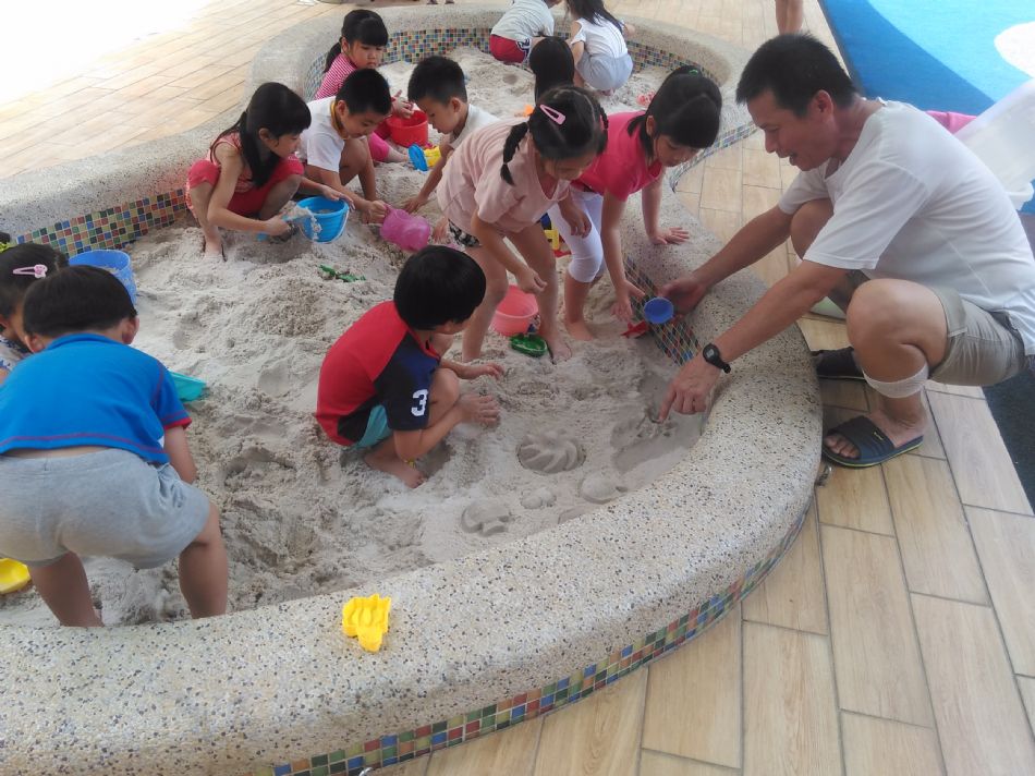 文件 : <FONT COLOR='red'>(108.08.22)玩沙趣-3.JPG</FONT> <BR> 尺寸 : <FONT COLOR='blue'>950 × 712</FONT> 圖元 <BR> 格式 : <FONT COLOR='green'>jpg</FONT> <BR> 大小 : <FONT COLOR='green'> -- </FONT> KB