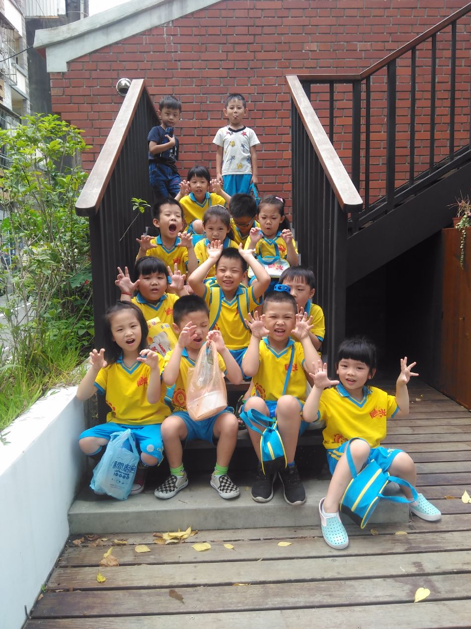 文件 : <FONT COLOR='red'>(108.08.16)壢小故事森林-6.JPG</FONT> <BR> 尺寸 : <FONT COLOR='blue'>950 × 1267</FONT> 圖元 <BR> 格式 : <FONT COLOR='green'>jpg</FONT> <BR> 大小 : <FONT COLOR='green'> -- </FONT> KB