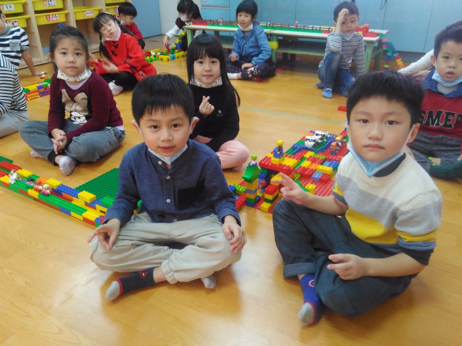 文件 : <FONT COLOR='red'>(109.02.14)樂高【萬里長城】-3.JPG</FONT> <BR> 尺寸 : <FONT COLOR='blue'>950 × 712</FONT> 圖元 <BR> 格式 : <FONT COLOR='green'>jpg</FONT> <BR> 大小 : <FONT COLOR='green'> -- </FONT> KB