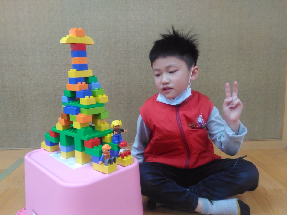 文件 : <FONT COLOR='red'>(109.02.21) 樂高【艾菲爾鐵塔】.JPG</FONT> <BR> 尺寸 : <FONT COLOR='blue'>950 × 712</FONT> 圖元 <BR> 格式 : <FONT COLOR='green'>jpg</FONT> <BR> 大小 : <FONT COLOR='green'> -- </FONT> KB