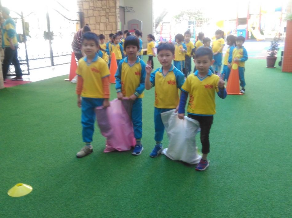 文件 : <FONT COLOR='red'>(109.02.26)體能課【澳洲小袋鼠】-2.JPG</FONT> <BR> 尺寸 : <FONT COLOR='blue'>950 × 712</FONT> 圖元 <BR> 格式 : <FONT COLOR='green'>jpg</FONT> <BR> 大小 : <FONT COLOR='green'> -- </FONT> KB