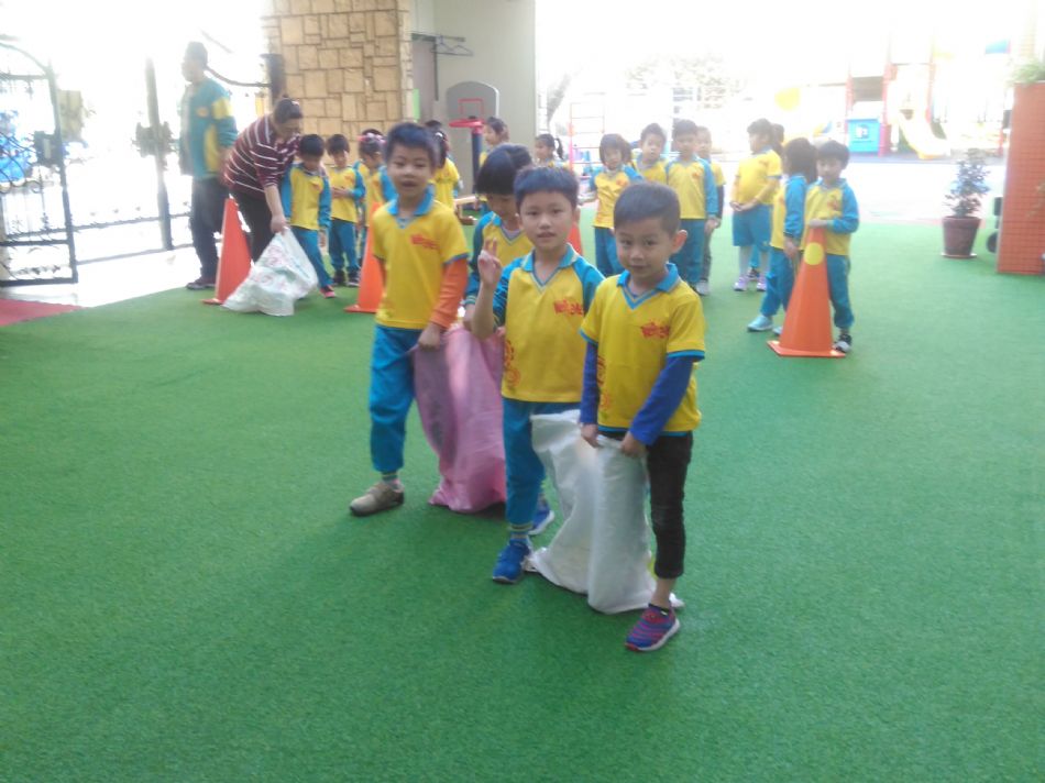 文件 : <FONT COLOR='red'>(109.02.26)體能課【澳洲小袋鼠】-3.JPG</FONT> <BR> 尺寸 : <FONT COLOR='blue'>950 × 712</FONT> 圖元 <BR> 格式 : <FONT COLOR='green'>jpg</FONT> <BR> 大小 : <FONT COLOR='green'> -- </FONT> KB