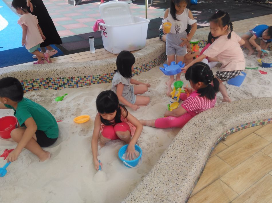 文件 : <FONT COLOR='red'>(108.08.22)玩沙趣-3.JPG</FONT> <BR> 尺寸 : <FONT COLOR='blue'>950 × 712</FONT> 圖元 <BR> 格式 : <FONT COLOR='green'>jpg</FONT> <BR> 大小 : <FONT COLOR='green'> -- </FONT> KB