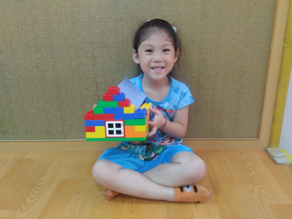 文件 : <FONT COLOR='red'>(108.08.23)樂高【斜屋頂建築】-1.JPG</FONT> <BR> 尺寸 : <FONT COLOR='blue'>950 × 712</FONT> 圖元 <BR> 格式 : <FONT COLOR='green'>jpg</FONT> <BR> 大小 : <FONT COLOR='green'> -- </FONT> KB