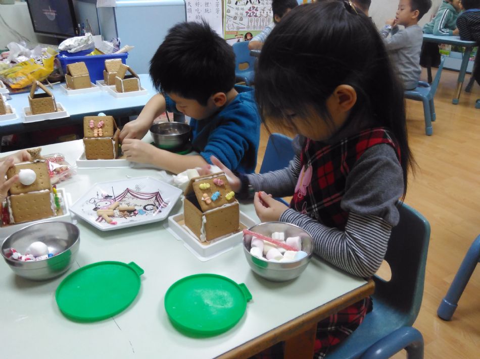 文件 : <FONT COLOR='red'>(108.12.24) 聖誕小屋-5.JPG</FONT> <BR> 尺寸 : <FONT COLOR='blue'>950 × 712</FONT> 圖元 <BR> 格式 : <FONT COLOR='green'>jpg</FONT> <BR> 大小 : <FONT COLOR='green'> -- </FONT> KB