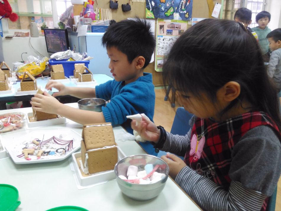 文件 : <FONT COLOR='red'>(108.12.24) 聖誕小屋-9.JPG</FONT> <BR> 尺寸 : <FONT COLOR='blue'>950 × 712</FONT> 圖元 <BR> 格式 : <FONT COLOR='green'>jpg</FONT> <BR> 大小 : <FONT COLOR='green'> -- </FONT> KB