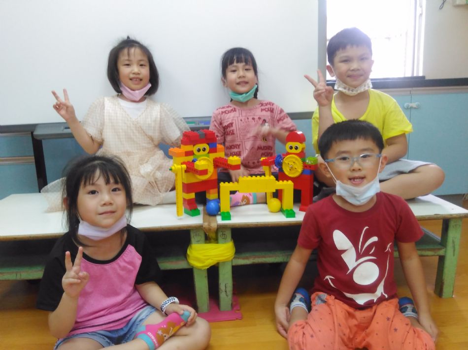 文件 : <FONT COLOR='red'>(109.05.15)樂高【曲棍球開幕賽】-2.JPG</FONT> <BR> 尺寸 : <FONT COLOR='blue'>950 × 712</FONT> 圖元 <BR> 格式 : <FONT COLOR='green'>jpg</FONT> <BR> 大小 : <FONT COLOR='green'> -- </FONT> KB