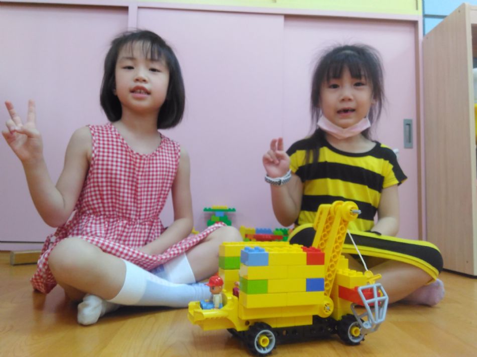 文件 : <FONT COLOR='red'>(109.05.29)樂高【吊車】-1.JPG</FONT> <BR> 尺寸 : <FONT COLOR='blue'>950 × 712</FONT> 圖元 <BR> 格式 : <FONT COLOR='green'>jpg</FONT> <BR> 大小 : <FONT COLOR='green'> -- </FONT> KB