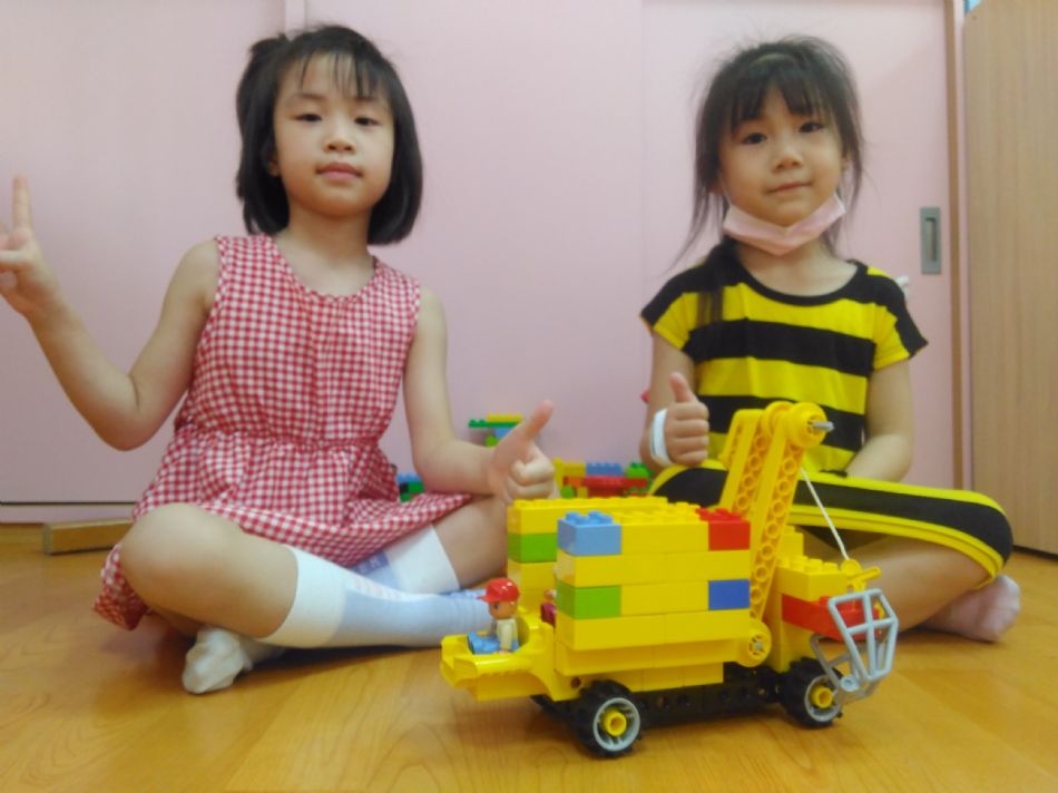 文件 : <FONT COLOR='red'>(109.05.29)樂高【吊車】.JPG</FONT> <BR> 尺寸 : <FONT COLOR='blue'>950 × 712</FONT> 圖元 <BR> 格式 : <FONT COLOR='green'>jpg</FONT> <BR> 大小 : <FONT COLOR='green'> -- </FONT> KB