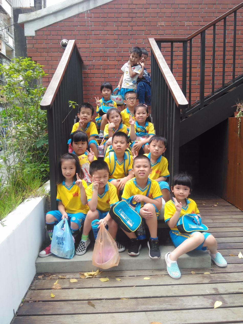 文件 : <FONT COLOR='red'>(108.08.16)壢小故事森林-17.JPG</FONT> <BR> 尺寸 : <FONT COLOR='blue'>950 × 1267</FONT> 圖元 <BR> 格式 : <FONT COLOR='green'>jpg</FONT> <BR> 大小 : <FONT COLOR='green'> -- </FONT> KB