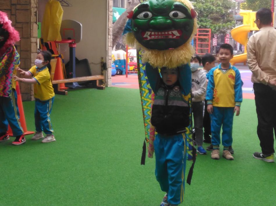 文件 : <FONT COLOR='red'>(109.01.22) 體能【過年來舞獅】-8.JPG</FONT> <BR> 尺寸 : <FONT COLOR='blue'>950 × 712</FONT> 圖元 <BR> 格式 : <FONT COLOR='green'>jpg</FONT> <BR> 大小 : <FONT COLOR='green'> -- </FONT> KB