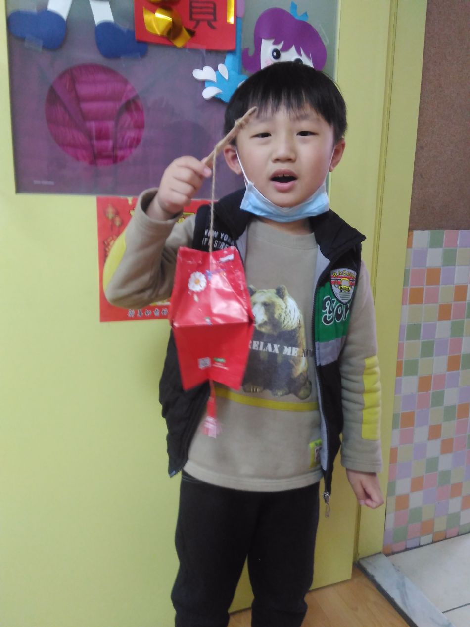 文件 : <FONT COLOR='red'>(109.02.07)元宵提燈籠.JPG</FONT> <BR> 尺寸 : <FONT COLOR='blue'>950 × 1267</FONT> 圖元 <BR> 格式 : <FONT COLOR='green'>jpg</FONT> <BR> 大小 : <FONT COLOR='green'> -- </FONT> KB