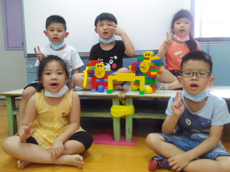 文件 : <FONT COLOR='red'>(109.05.15)樂高【曲棍球開幕賽】-1.JPG</FONT> <BR> 尺寸 : <FONT COLOR='blue'>950 × 712</FONT> 圖元 <BR> 格式 : <FONT COLOR='green'>jpg</FONT> <BR> 大小 : <FONT COLOR='green'> -- </FONT> KB