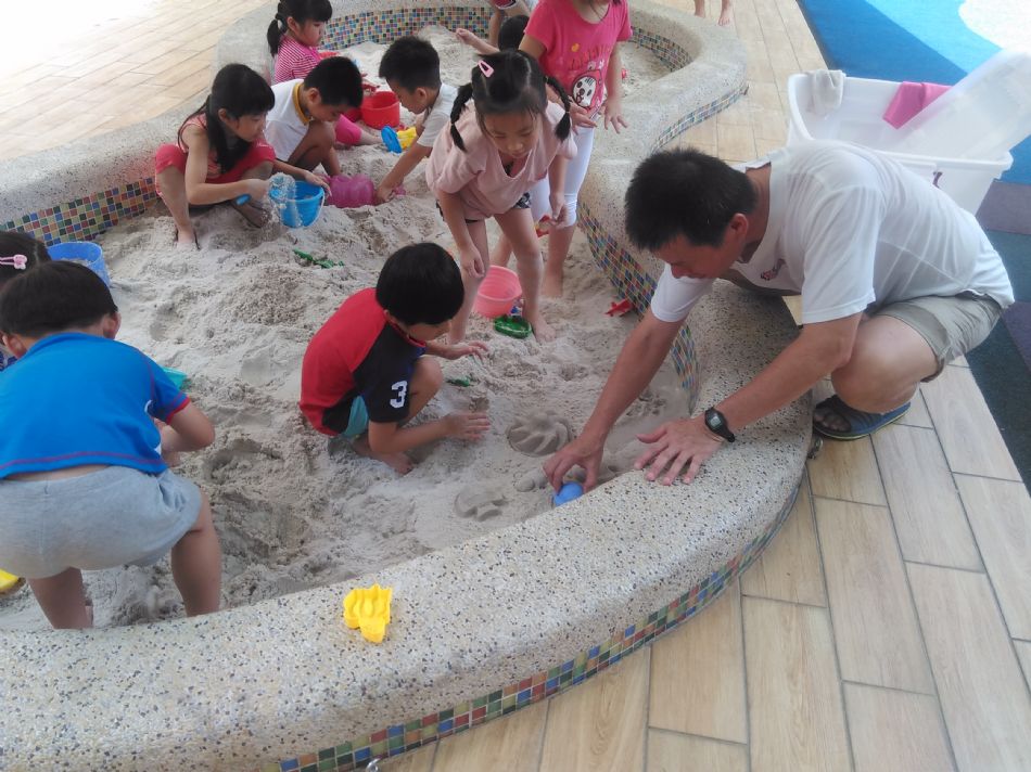 文件 : <FONT COLOR='red'>(108.08.22)玩沙趣-1.JPG</FONT> <BR> 尺寸 : <FONT COLOR='blue'>950 × 712</FONT> 圖元 <BR> 格式 : <FONT COLOR='green'>jpg</FONT> <BR> 大小 : <FONT COLOR='green'> -- </FONT> KB