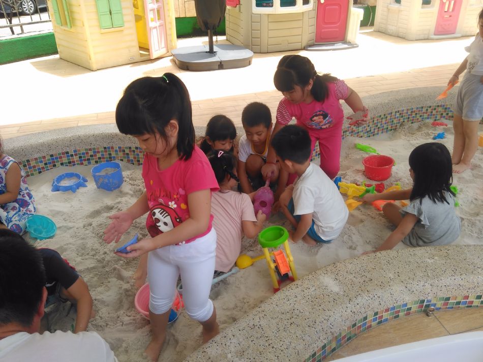 文件 : <FONT COLOR='red'>(108.08.22)玩沙趣-3.JPG</FONT> <BR> 尺寸 : <FONT COLOR='blue'>950 × 712</FONT> 圖元 <BR> 格式 : <FONT COLOR='green'>jpg</FONT> <BR> 大小 : <FONT COLOR='green'> -- </FONT> KB