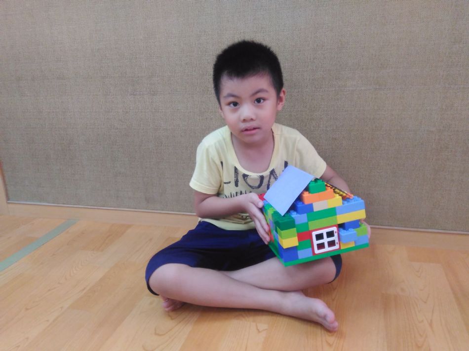 文件 : <FONT COLOR='red'>(108.08.23)樂高【斜屋頂建築】-1.JPG</FONT> <BR> 尺寸 : <FONT COLOR='blue'>950 × 712</FONT> 圖元 <BR> 格式 : <FONT COLOR='green'>jpg</FONT> <BR> 大小 : <FONT COLOR='green'> -- </FONT> KB