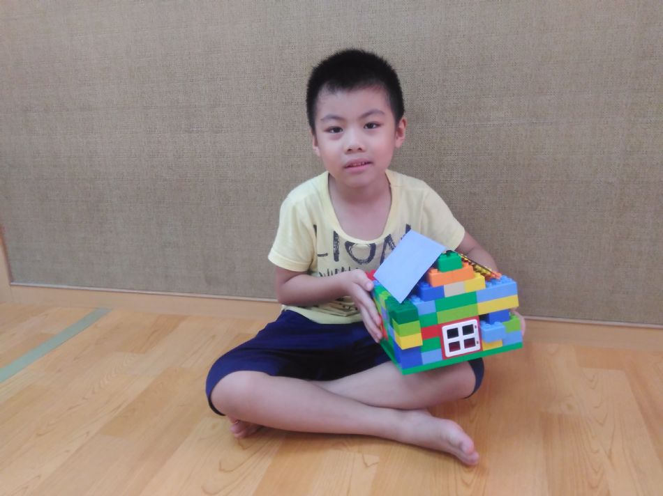 文件 : <FONT COLOR='red'>(108.08.23)樂高【斜屋頂建築】.JPG</FONT> <BR> 尺寸 : <FONT COLOR='blue'>950 × 712</FONT> 圖元 <BR> 格式 : <FONT COLOR='green'>jpg</FONT> <BR> 大小 : <FONT COLOR='green'> -- </FONT> KB