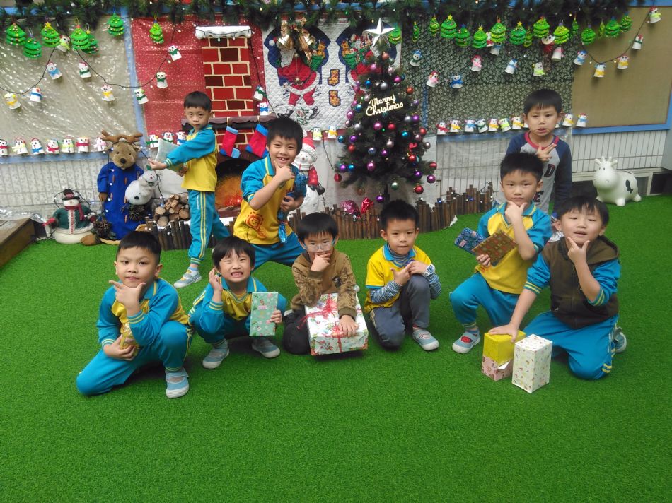 文件 : <FONT COLOR='red'>(108.12.25) 聖誕節【交換禮物】-9.JPG</FONT> <BR> 尺寸 : <FONT COLOR='blue'>950 × 712</FONT> 圖元 <BR> 格式 : <FONT COLOR='green'>jpg</FONT> <BR> 大小 : <FONT COLOR='green'> -- </FONT> KB