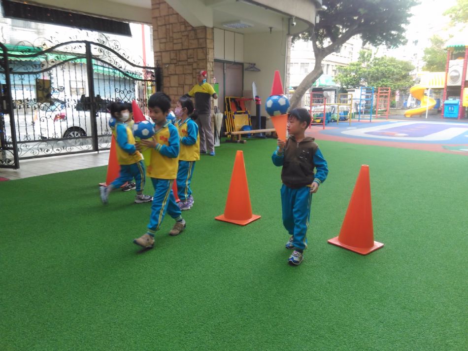 文件 : <FONT COLOR='red'>(108.12.25) 體能【拉雪橇囉】-1.JPG</FONT> <BR> 尺寸 : <FONT COLOR='blue'>950 × 712</FONT> 圖元 <BR> 格式 : <FONT COLOR='green'>jpg</FONT> <BR> 大小 : <FONT COLOR='green'> -- </FONT> KB