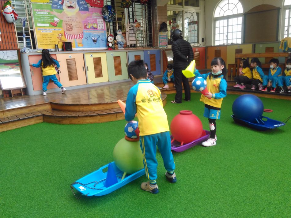 文件 : <FONT COLOR='red'>(108.12.25) 體能【拉雪橇囉】-13.JPG</FONT> <BR> 尺寸 : <FONT COLOR='blue'>950 × 712</FONT> 圖元 <BR> 格式 : <FONT COLOR='green'>jpg</FONT> <BR> 大小 : <FONT COLOR='green'> -- </FONT> KB