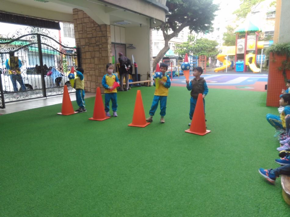 文件 : <FONT COLOR='red'>(108.12.25) 體能【拉雪橇囉】-15.JPG</FONT> <BR> 尺寸 : <FONT COLOR='blue'>950 × 712</FONT> 圖元 <BR> 格式 : <FONT COLOR='green'>jpg</FONT> <BR> 大小 : <FONT COLOR='green'> -- </FONT> KB