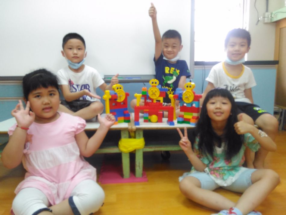 文件 : <FONT COLOR='red'>(109.05.15)樂高【曲棍球開幕賽】-1.JPG</FONT> <BR> 尺寸 : <FONT COLOR='blue'>950 × 712</FONT> 圖元 <BR> 格式 : <FONT COLOR='green'>jpg</FONT> <BR> 大小 : <FONT COLOR='green'> -- </FONT> KB