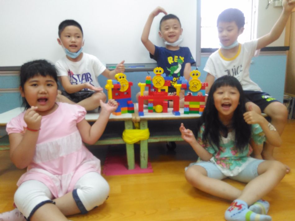 文件 : <FONT COLOR='red'>(109.05.15)樂高【曲棍球開幕賽】.JPG</FONT> <BR> 尺寸 : <FONT COLOR='blue'>950 × 712</FONT> 圖元 <BR> 格式 : <FONT COLOR='green'>jpg</FONT> <BR> 大小 : <FONT COLOR='green'> -- </FONT> KB