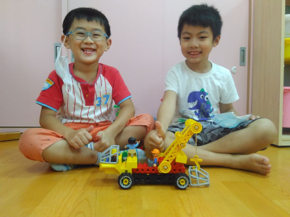 文件 : <FONT COLOR='red'>(109.05.29)樂高【吊車】-2.JPG</FONT> <BR> 尺寸 : <FONT COLOR='blue'>950 × 712</FONT> 圖元 <BR> 格式 : <FONT COLOR='green'>jpg</FONT> <BR> 大小 : <FONT COLOR='green'> -- </FONT> KB