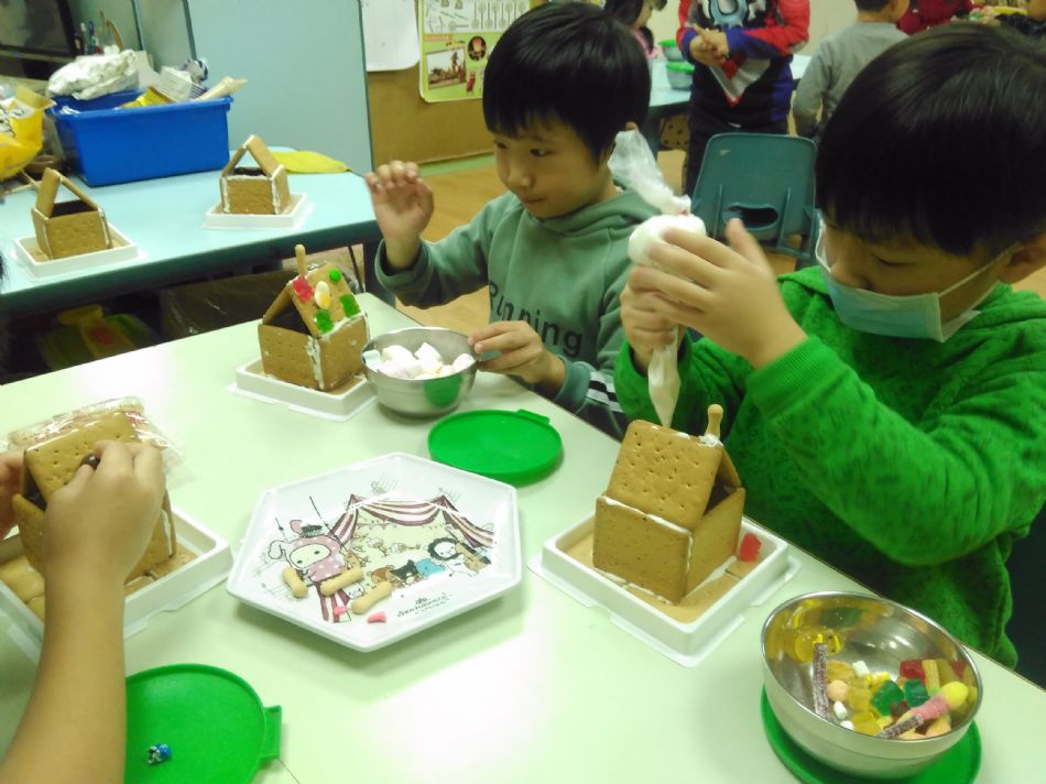 文件 : <FONT COLOR='red'>(108.12.24) 聖誕小屋-1.JPG</FONT> <BR> 尺寸 : <FONT COLOR='blue'>950 × 712</FONT> 圖元 <BR> 格式 : <FONT COLOR='green'>jpg</FONT> <BR> 大小 : <FONT COLOR='green'> -- </FONT> KB