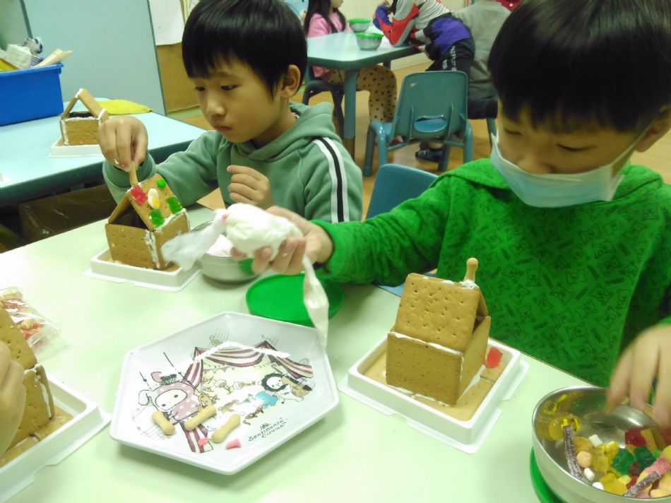 文件 : <FONT COLOR='red'>(108.12.24) 聖誕小屋-6.JPG</FONT> <BR> 尺寸 : <FONT COLOR='blue'>950 × 712</FONT> 圖元 <BR> 格式 : <FONT COLOR='green'>jpg</FONT> <BR> 大小 : <FONT COLOR='green'> -- </FONT> KB