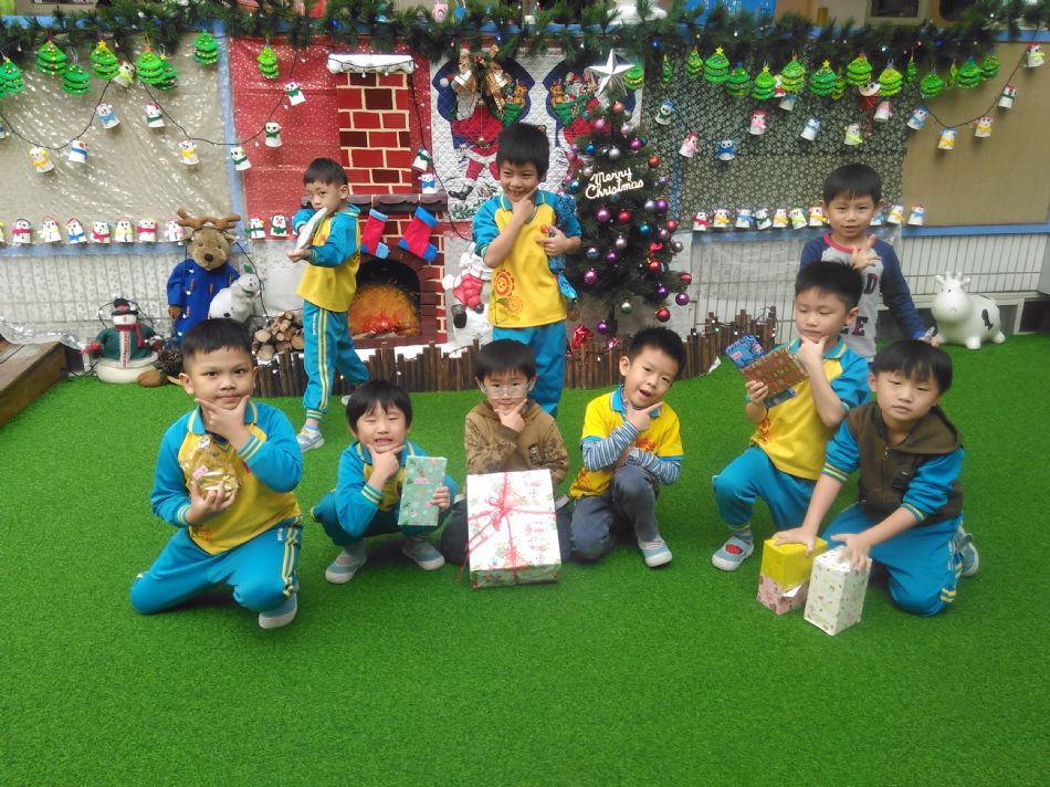 文件 : <FONT COLOR='red'>(108.12.25) 聖誕節【交換禮物】-1.JPG</FONT> <BR> 尺寸 : <FONT COLOR='blue'>950 × 712</FONT> 圖元 <BR> 格式 : <FONT COLOR='green'>jpg</FONT> <BR> 大小 : <FONT COLOR='green'> -- </FONT> KB