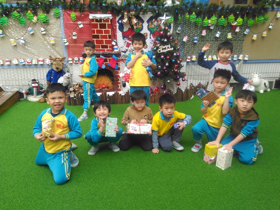 文件 : <FONT COLOR='red'>(108.12.25) 聖誕節【交換禮物】-4.JPG</FONT> <BR> 尺寸 : <FONT COLOR='blue'>950 × 712</FONT> 圖元 <BR> 格式 : <FONT COLOR='green'>jpg</FONT> <BR> 大小 : <FONT COLOR='green'> -- </FONT> KB