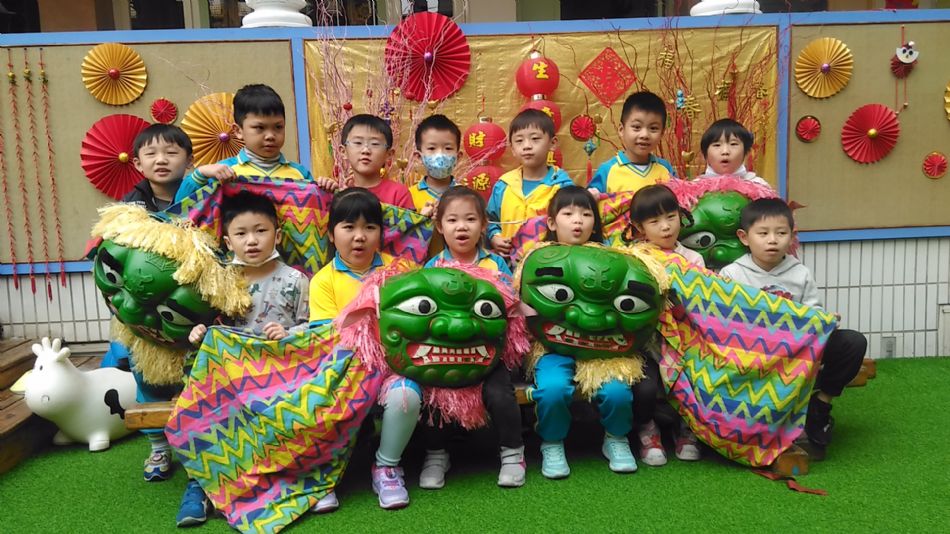 文件 : <FONT COLOR='red'>(109.01.22) 體能【過年來舞獅】-9.JPG</FONT> <BR> 尺寸 : <FONT COLOR='blue'>950 × 534</FONT> 圖元 <BR> 格式 : <FONT COLOR='green'>jpg</FONT> <BR> 大小 : <FONT COLOR='green'> -- </FONT> KB