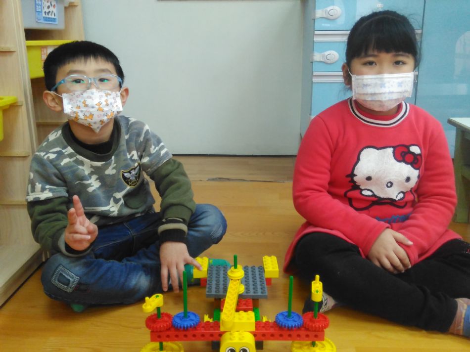 文件 : <FONT COLOR='red'>(109.01.31) 樂高【夢想中的機器人】-2.JPG</FONT> <BR> 尺寸 : <FONT COLOR='blue'>950 × 712</FONT> 圖元 <BR> 格式 : <FONT COLOR='green'>jpg</FONT> <BR> 大小 : <FONT COLOR='green'> -- </FONT> KB