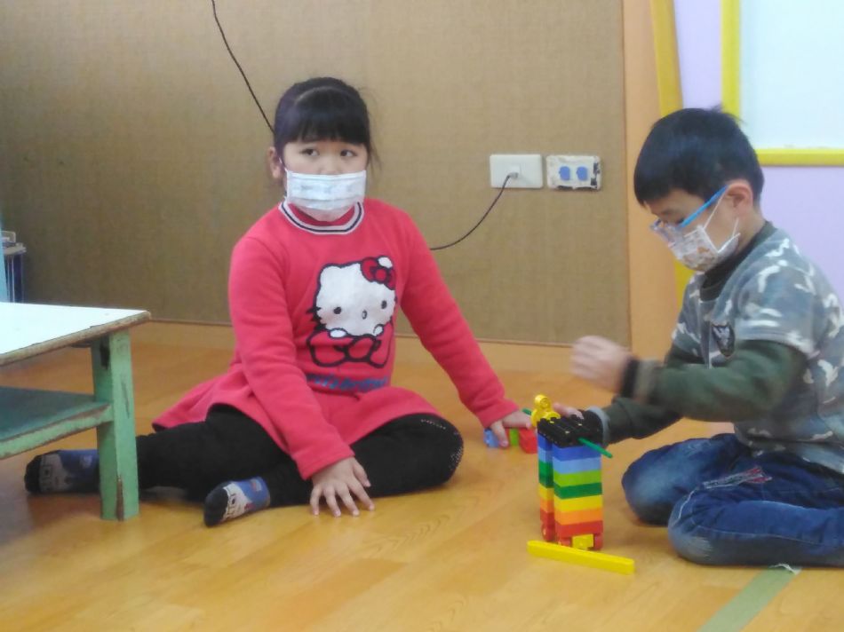 文件 : <FONT COLOR='red'>(109.01.31) 樂高【夢想中的機器人】.JPG</FONT> <BR> 尺寸 : <FONT COLOR='blue'>950 × 712</FONT> 圖元 <BR> 格式 : <FONT COLOR='green'>jpg</FONT> <BR> 大小 : <FONT COLOR='green'> -- </FONT> KB