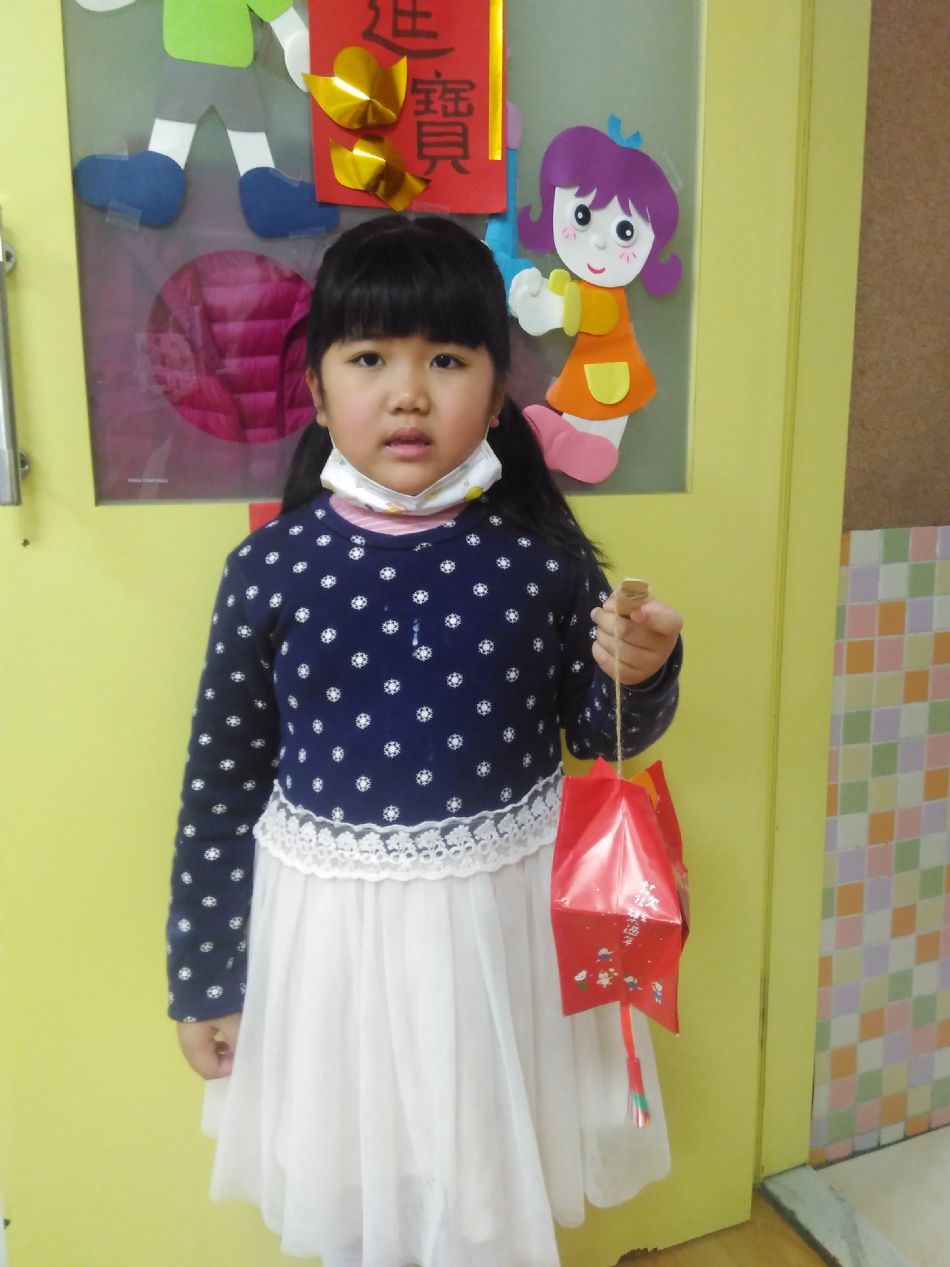 文件 : <FONT COLOR='red'>(109.02.07)元宵提燈籠-2.JPG</FONT> <BR> 尺寸 : <FONT COLOR='blue'>950 × 1267</FONT> 圖元 <BR> 格式 : <FONT COLOR='green'>jpg</FONT> <BR> 大小 : <FONT COLOR='green'> -- </FONT> KB