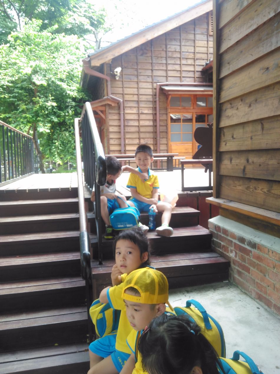 文件 : <FONT COLOR='red'>(108.08.16)壢小故事森林-23.JPG</FONT> <BR> 尺寸 : <FONT COLOR='blue'>950 × 1267</FONT> 圖元 <BR> 格式 : <FONT COLOR='green'>jpg</FONT> <BR> 大小 : <FONT COLOR='green'> -- </FONT> KB