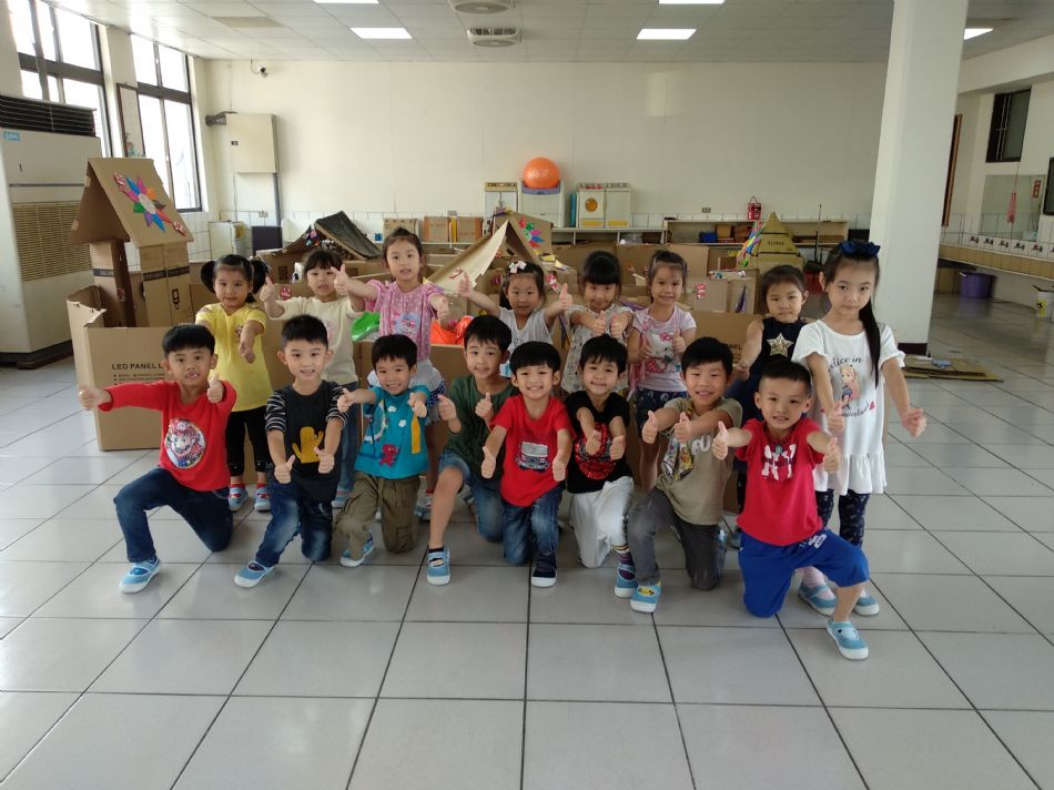 文件 : <FONT COLOR='red'>(108.10.24)主題【紙箱大迷宮】-6.JPG</FONT> <BR> 尺寸 : <FONT COLOR='blue'>950 × 712</FONT> 圖元 <BR> 格式 : <FONT COLOR='green'>jpg</FONT> <BR> 大小 : <FONT COLOR='green'> -- </FONT> KB