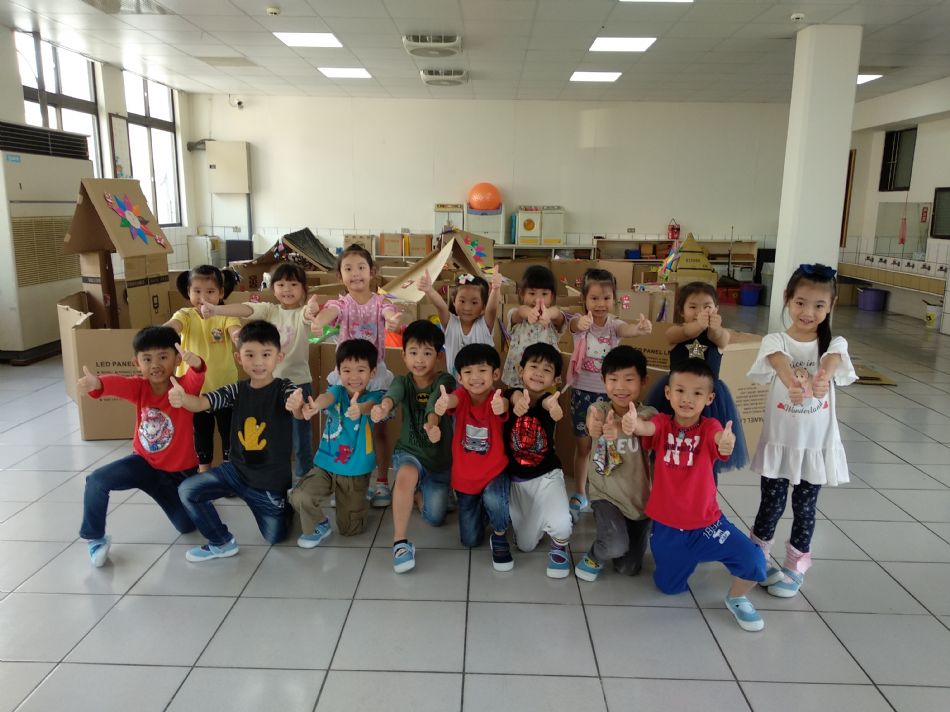 文件 : <FONT COLOR='red'>(108.10.24)主題【紙箱大迷宮】-9.JPG</FONT> <BR> 尺寸 : <FONT COLOR='blue'>950 × 712</FONT> 圖元 <BR> 格式 : <FONT COLOR='green'>jpg</FONT> <BR> 大小 : <FONT COLOR='green'> -- </FONT> KB